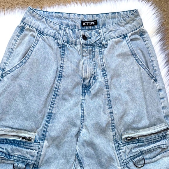 Hot Topic Light Blue Denim Cargo Jogger Jeans Size 1 - Picture 3 of 8